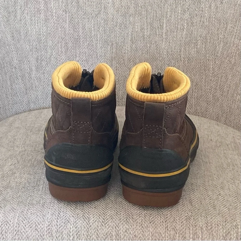Clarks Water proof Leather Mugs Booties.